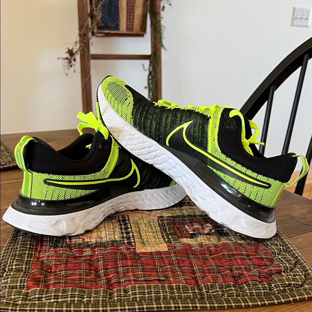 Nike React Infinity fly knit Womens Black and Yellow Running Shoes